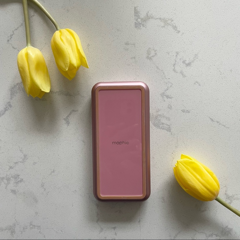 New wireless charger, compatible with any Qi-enabled iPhone and Airpods
